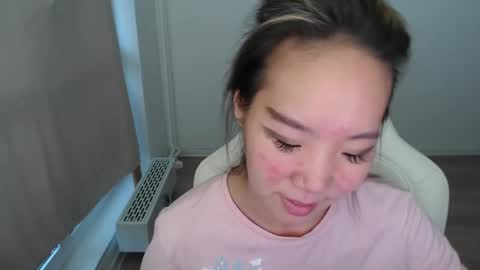 mira_g online show from November 6, 2025, 9:54 am