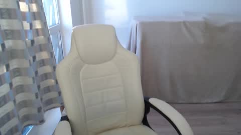 mira_g online show from February 6, 2026, 12:41 pm