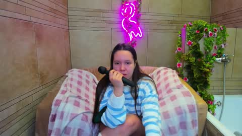 Snapshot of mira_karter chatting on December 13, 2024, 2:10 am Mira online show from December 13, 2024, 2:10 am