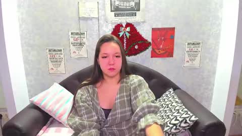Snapshot of mira_karter chatting on December 25, 2024, 2:03 am Mira online show from December 25, 2024, 2:03 am