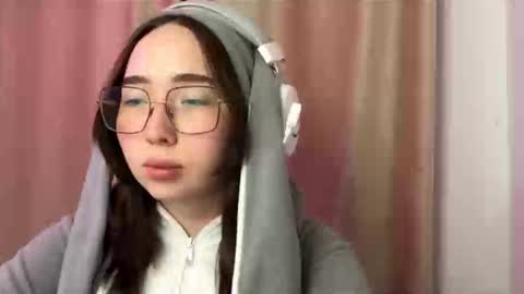 mira_light_ online show from October 6, 2025, 3:20 pm