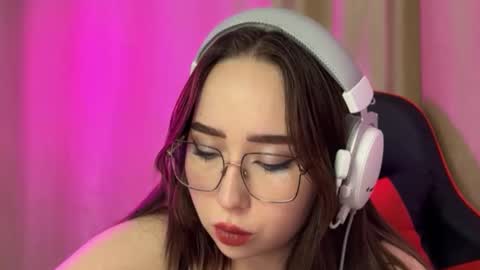 mira_light_ online show from October 16, 2025, 3:24 pm