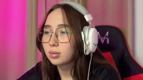 mira_light_ online show from October 21, 2025, 3:13 pm