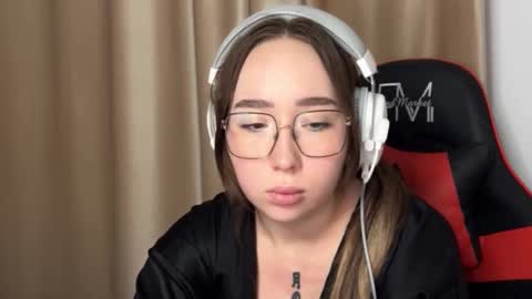 mira_light_ online show from October 23, 2025, 3:33 pm