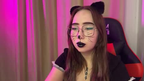 mira_light_ online show from October 31, 2025, 3:13 pm