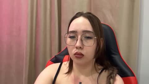 mira_light_ online show from November 7, 2025, 5:57 pm