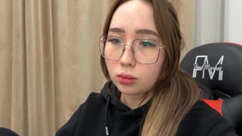 mira_light_ online show from November 11, 2025, 4:29 pm