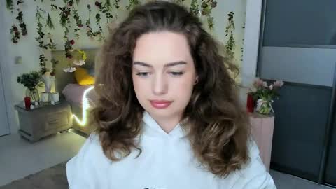 Emma online show from June 1, 2026, 7:15 pm