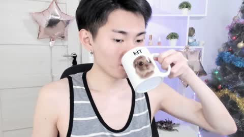 Snapshot of miram_yoo chatting on December 17, 2024, 7:15 pm online show from December 17, 2024, 7:15 pm