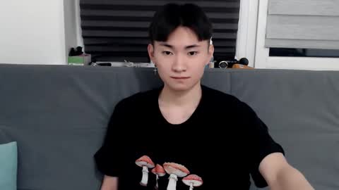 Snapshot of miram_yoo chatting on February 9, 2025, 8:45 pm online show from February 9, 2025, 8:45 pm