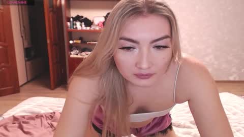 Snapshot of miraroy chatting on February 6, 2026, 3:15 pm Mira online show from February 6, 2026, 3:15 pm