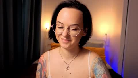 Snapshot of miraskyy chatting on October 4, 2025, 2:48 pm MiraSkyy online show from October 4, 2025, 2:48 pm