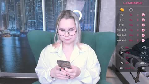 Snapshot of miray_kuriyama chatting on December 8, 2024, 10:03 pm Kira online show from December 8, 2024, 10:03 pm