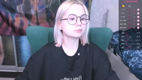 Snapshot of miray_kuriyama chatting on January 29, 2025, 10:43 pm Kira online show from January 29, 2025, 10:43 pm