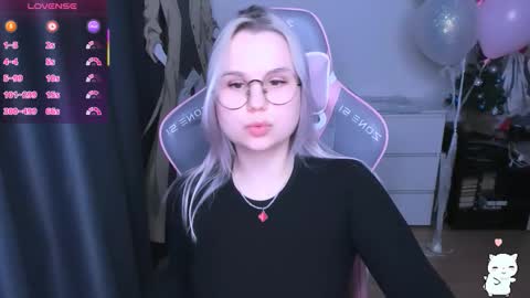 Snapshot of miray_kuriyama chatting on February 9, 2026, 8:13 pm Kira online show from February 9, 2026, 8:13 pm