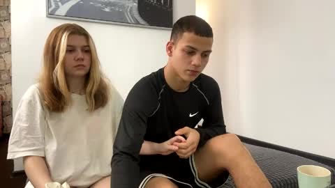 mirelcouple online show from April 25, 2026, 11:57 am
