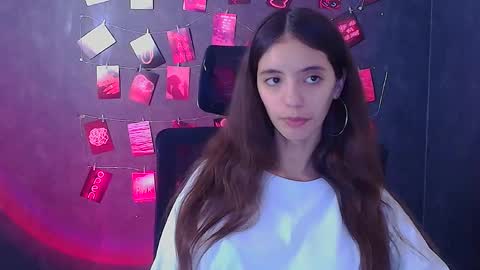 Snapshot of miri_miss chatting on November 21, 2025, 12:37 pm Miri online show from November 21, 2025, 12:37 pm