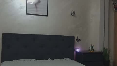 miriam04 online show from April 17, 2026, 9:29 pm