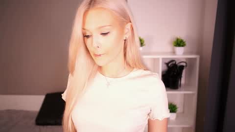 Elsa online show from October 21, 2025, 7:47 pm