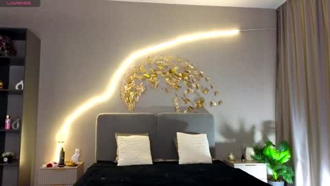 Snapshot of misatosan_ chatting on December 23, 2024, 11:47 am Annie dont forget to thumbs up me online show from December 23, 2024, 11:47 am