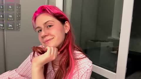 Molly online show from September 28, 2025, 5:29 pm