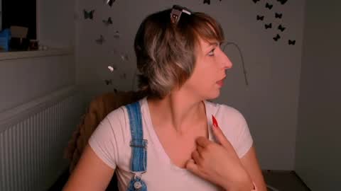 Snapshot of mishelle_blondie chatting on June 18, 2026, 5:19 am Mishelle online show from June 18, 2026, 5:19 am