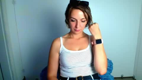 Snapshot of mishelle_blondie chatting on August 5, 2026, 12:52 pm Mishelle online show from August 5, 2026, 12:52 pm