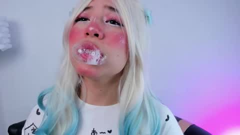 Daphne online show from October 8, 2025, 2:42 am