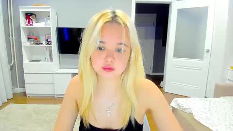 miss__selena online show from November 23, 2025, 9:14 pm