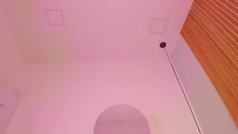 Amber  online show from April 9, 2026, 6:19 am