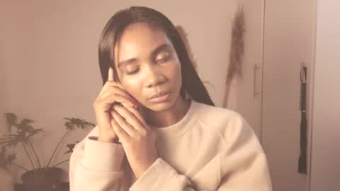 miss_benz online show from November 14, 2025, 2:21 am