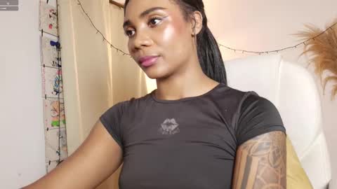 miss_benz online show from December 18, 2025, 3:12 am