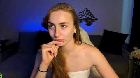 Snapshot of miss_emily19 chatting on June 20, 2026, 8:39 am Emily online show from June 20, 2026, 8:39 am