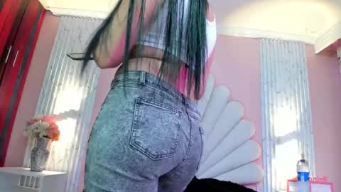 miss_evans_ online show from March 25, 2026, 2:56 pm