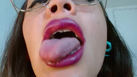 Miss Evoleth online show from November 14, 2025, 7:07 am