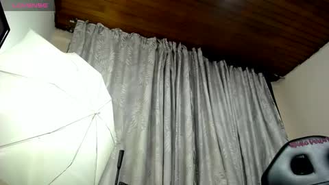 miss_foxxy_ online show from October 17, 2025, 6:49 am