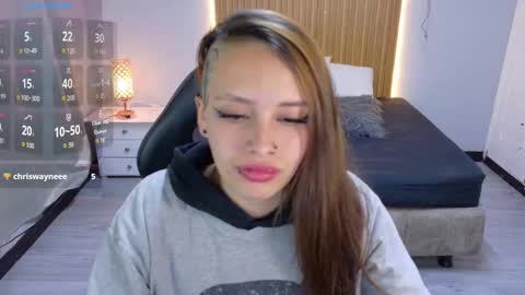 miss_foxxy_ online show from October 24, 2025, 7:49 am