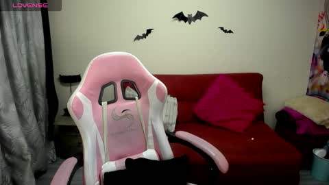 miss_foxxy_ online show from October 28, 2025, 4:49 am