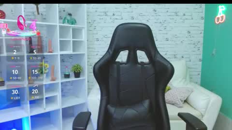 miss_honey1 online show from October 22, 2025, 11:15 pm