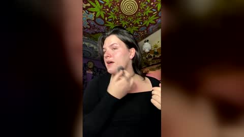 miss_honeypotpie online show from January 13, 2026, 6:40 am