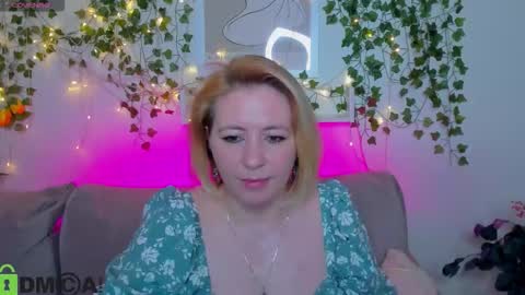 miss_lisaa online show from November 15, 2025, 2:53 am