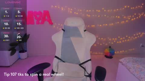 Snapshot of miss_mia_meow chatting on February 13, 2025, 12:13 am Mamma Mia online show from February 13, 2025, 12:13 am