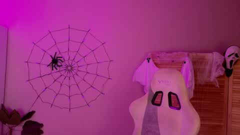 Snapshot of miss_mia_meow chatting on November 1, 2025, 5:53 am Mamma Mia online show from November 1, 2025, 5:53 am