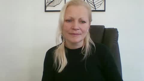 miss_natalix online show from October 25, 2025, 10:34 am