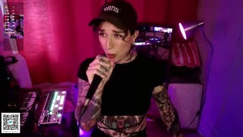 Snapshot of miss_raven_ts chatting on December 16, 2025, 8:14 pm Raven online show from December 16, 2025, 8:14 pm