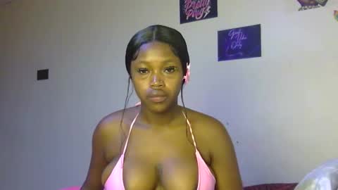 miss_sexyyy online show from December 3, 2025, 1:53 pm