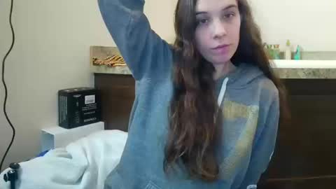 Bella online show from October 10, 2025, 3:44 pm