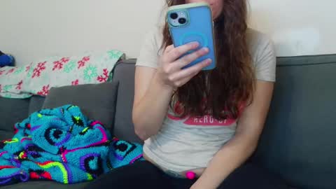 Bella online show from October 28, 2025, 2:42 pm