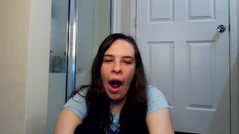 Bella online show from June 27, 2026, 3:22 am