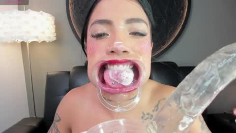 Vaiolette online show from January 10, 2025, 2:02 pm